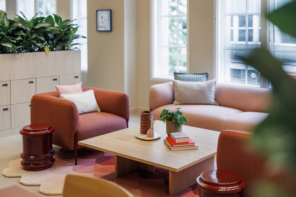 L1 LOUNGE KENT HOUSE